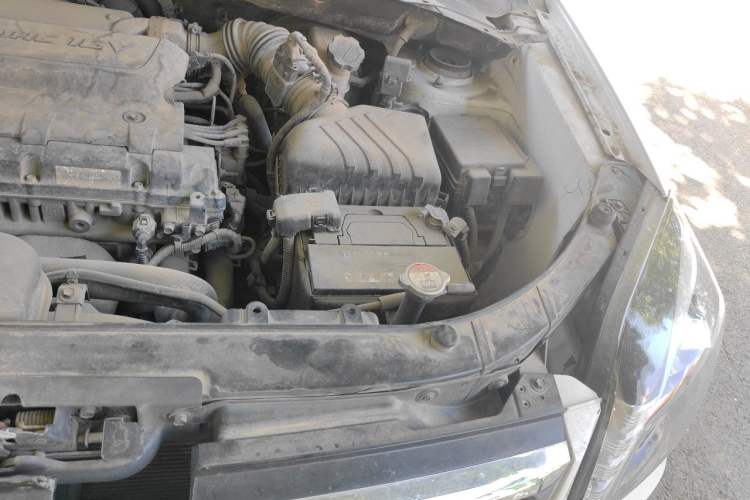 Used Kia Sportage 2013 2.0L Manual Two-Wheel Drive GLS Engine Bay Left