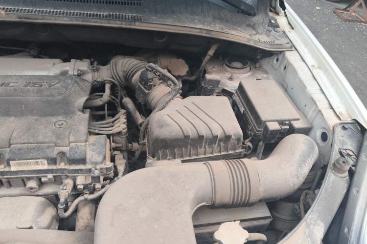 Used Kia Sportage 2013 2.0L Manual Two-Wheel Drive GL Trim Engine Bay Left