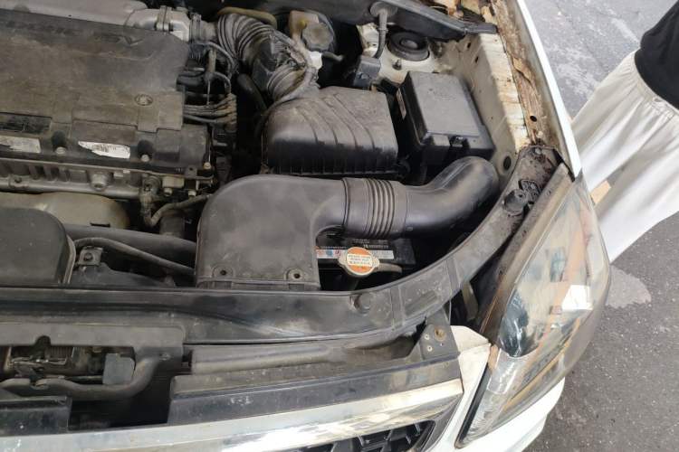 Used Kia Sportage 2013 2.0L Manual Two-Wheel Drive GLS Engine Bay Left
