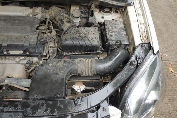 Used Kia Sportage 2013 2.0L Manual Two-Wheel Drive GL Trim Engine Bay Left