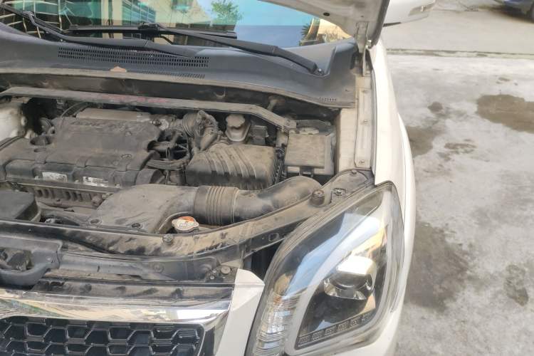 Used Kia Sportage 2013 2.0L Manual Two-Wheel Drive GLS Engine Bay Left