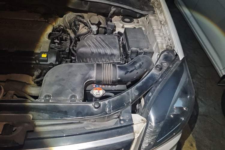 Used Kia Sportage 2013 2.0L Manual Two-Wheel Drive GL Trim Engine Bay Left