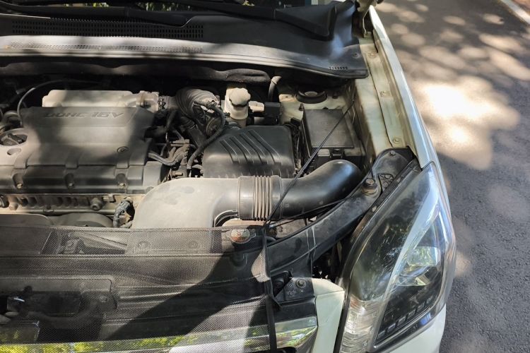Used Kia Sportage 2013 2.0L Manual Two-Wheel Drive GLS Engine Bay Left