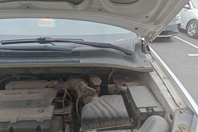 Used Kia Sportage 2013 2.0L Manual Two-Wheel Drive GL Trim Engine Bay Left