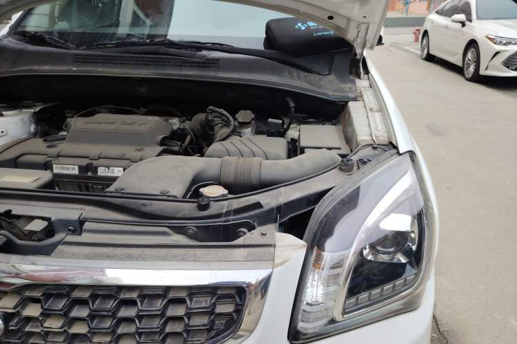 Used Kia Sportage 2013 2.0L Automatic Two-Wheel Drive GL Trim Engine Bay Left