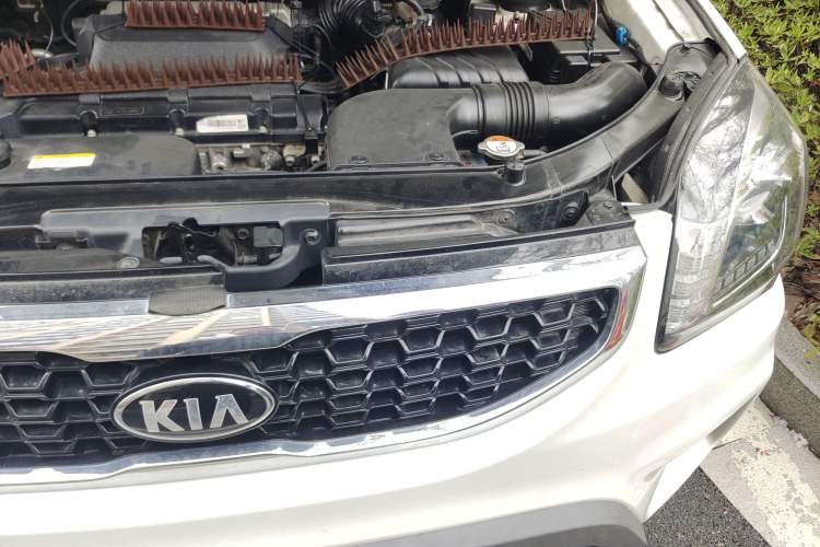 Used Kia Sportage 2013 2.0L Manual Two-Wheel Drive GL Trim Engine Bay Left