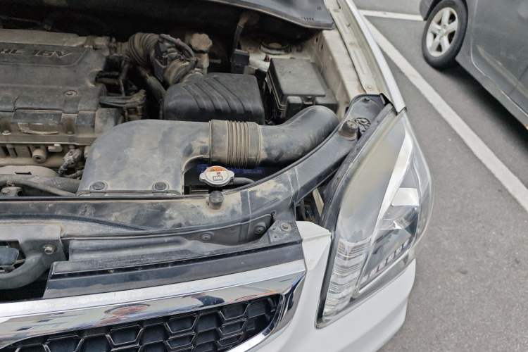 Used Kia Sportage 2013 2.0L Automatic Two-Wheel Drive GL Trim Engine Bay Left