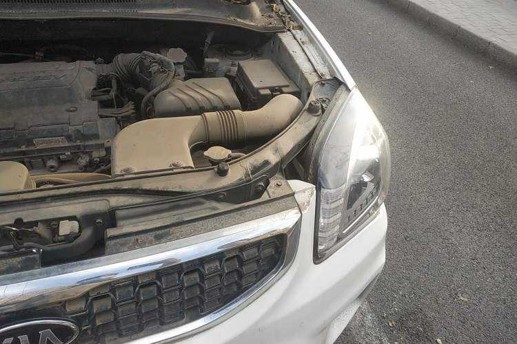 Used Kia Sportage 2013 2.0L Manual Two-Wheel Drive GLS Engine Bay Left