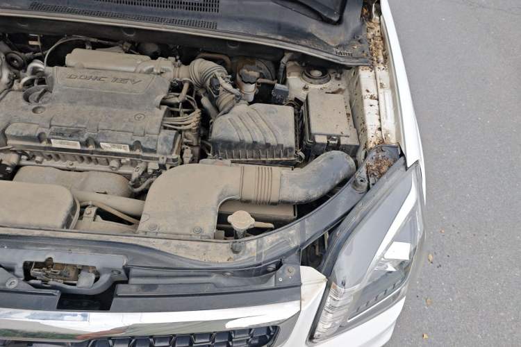 Used Kia Sportage 2013 2.0L Manual Two-Wheel Drive GL Trim Engine Bay Left