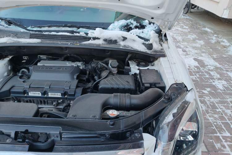 Used Kia Sportage 2013 2.0L Manual Two-Wheel Drive GL Trim Engine Bay Left