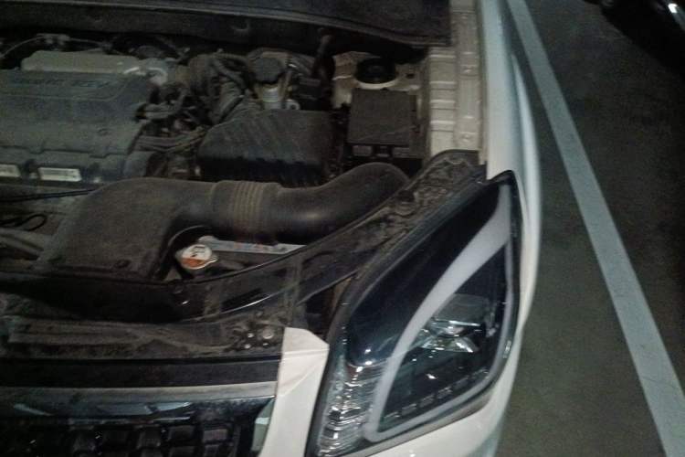 Used Kia Sportage 2013 2.0L Manual Two-Wheel Drive GLS Engine Bay Left