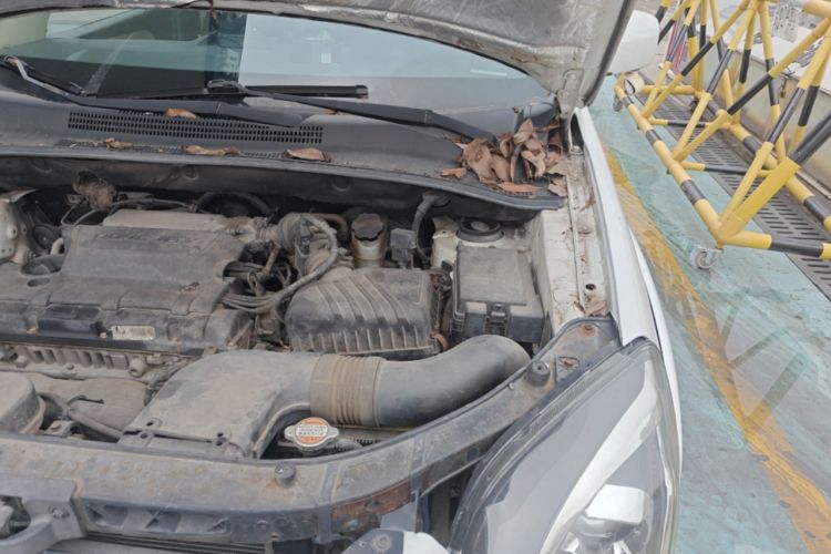 Used Kia Sportage 2013 2.0L Manual Two-Wheel Drive GL Trim Engine Bay Left