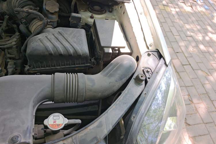 Used Kia Sportage 2013 2.0L Manual Two-Wheel Drive GL Trim Engine Bay Left