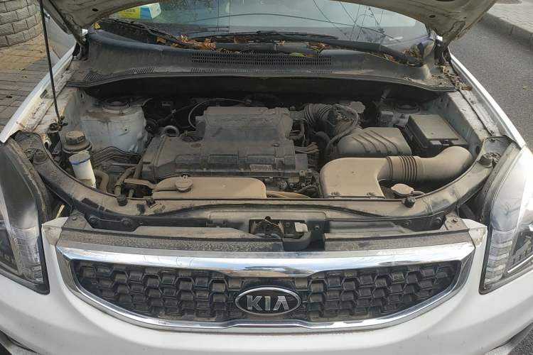 Used Kia Sportage 2013 2.0L Manual Two-Wheel Drive GLS Engine Bay