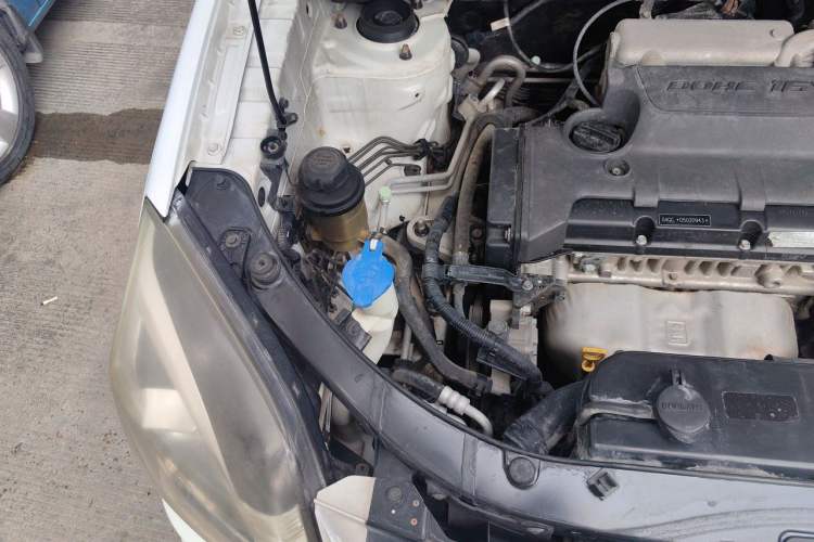 Used Kia Sportage 2013 2.0L Manual Two-Wheel Drive GLS Engine Bay Right