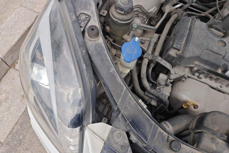Used Kia Sportage 2013 2.0L Automatic Two-Wheel Drive GLS Trim Engine Bay Right