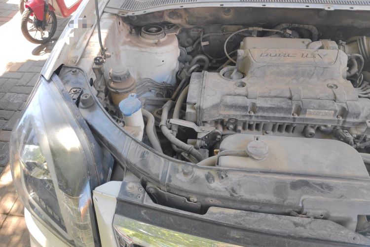 Used Kia Sportage 2013 2.0L Manual Two-Wheel Drive GLS Engine Bay Right