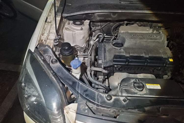 Used Kia Sportage 2013 2.0L Manual Two-Wheel Drive GL Trim Engine Bay Right