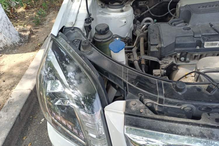 Used Kia Sportage 2013 2.0L Manual Two-Wheel Drive GL Trim Engine Bay Right