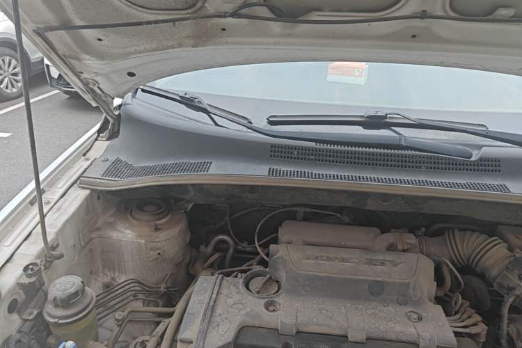 Used Kia Sportage 2013 2.0L Manual Two-Wheel Drive GL Trim Engine Bay Right