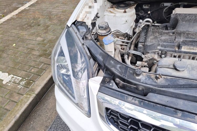 Used Kia Sportage 2013 2.0L Automatic Two-Wheel Drive GLS Trim Engine Bay Right