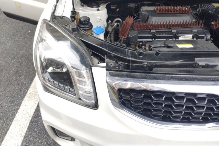 Used Kia Sportage 2013 2.0L Manual Two-Wheel Drive GL Trim Engine Bay Right