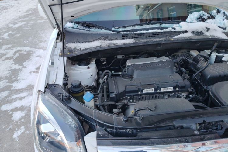 Used Kia Sportage 2013 2.0L Manual Two-Wheel Drive GL Trim Engine Bay Right