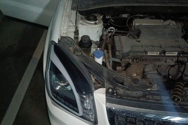 Used Kia Sportage 2013 2.0L Manual Two-Wheel Drive GLS Engine Bay Right