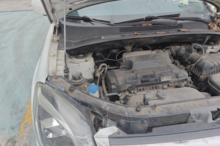 Used Kia Sportage 2013 2.0L Manual Two-Wheel Drive GL Trim Engine Bay Right