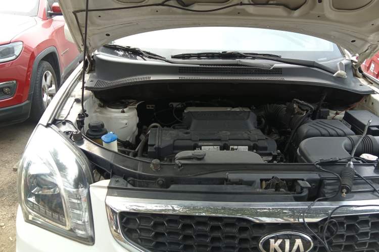Used Kia Sportage 2013 2.0L Manual Two-Wheel Drive GL Trim Engine Bay Right