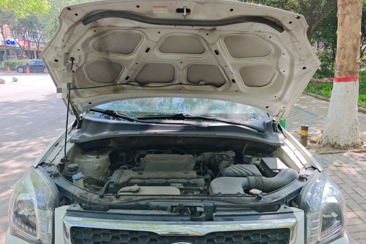 Used Kia Sportage 2013 2.0L Manual Two-Wheel Drive GL Trim Engine Bay