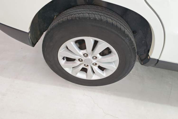 Used Kia Sportage 2013 2.0L Manual Two-Wheel Drive GL Trim Exterior 5