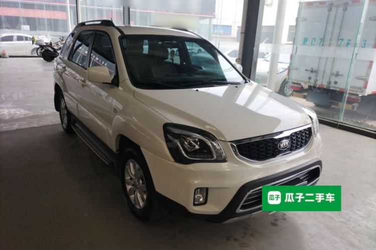 Used Kia Sportage 2013 2.0L Manual Two-Wheel Drive GL Trim Front Right 45 Deg