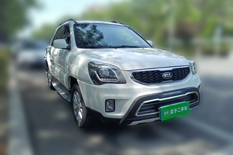 Used Kia Sportage 2013 2.0L Manual Two-Wheel Drive GL Trim Front Right 45 Deg