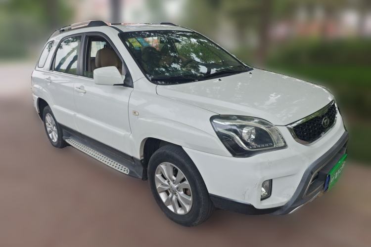Used Kia Sportage 2013 2.0L Manual Two-Wheel Drive GL Trim Front Right 45 Deg