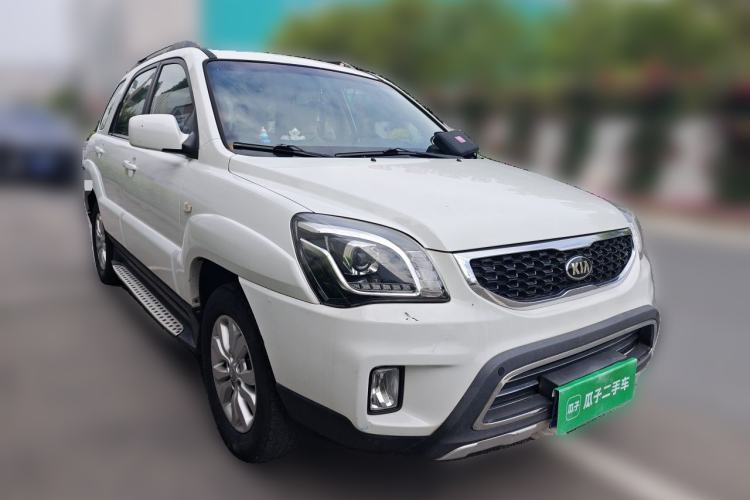 Used Kia Sportage 2013 2.0L Manual Two-Wheel Drive GL Trim Front Right 45 Deg