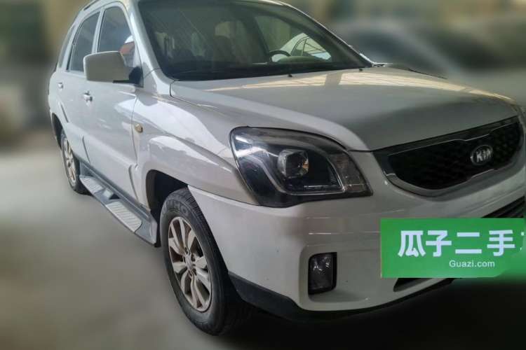 Used Kia Sportage 2013 2.0L Automatic Two-Wheel Drive GL Trim Front Right 45 Deg