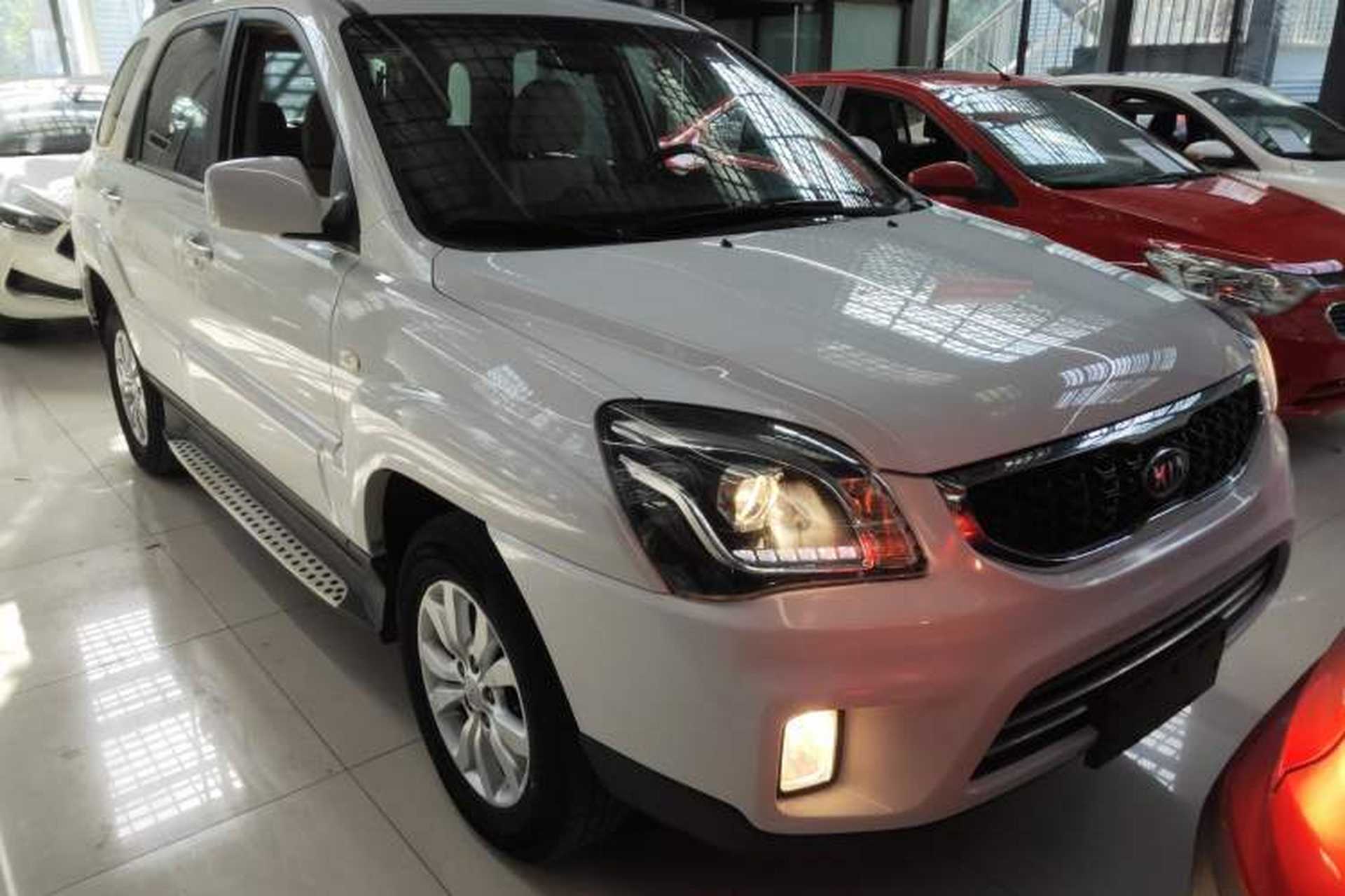 Used Kia Sportage 2013 2.0L Automatic Two-Wheel Drive GL Trim Front Right 45 Deg