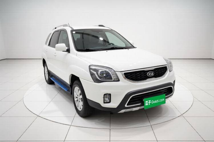 Used Kia Sportage 2013 2.0L Manual Two-Wheel Drive GL Trim Front Right 45 Deg