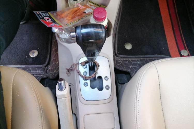 Used Kia Sportage 2013 2.0L Automatic Two-Wheel Drive GL Trim Gear Lever