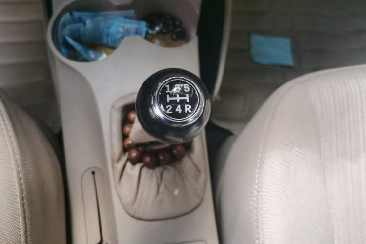 Used Kia Sportage 2013 2.0L Manual Two-Wheel Drive GL Trim Gear Lever