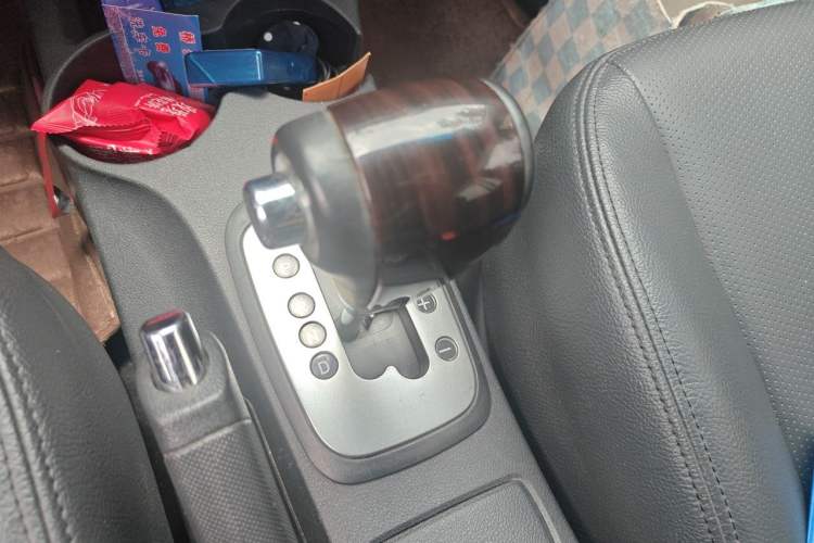 Used Kia Sportage 2013 2.0L Automatic Two-Wheel Drive GLS Trim Gear Lever