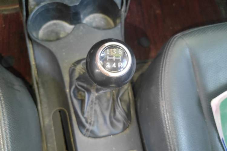 Used Kia Sportage 2013 2.0L Manual Two-Wheel Drive GLS Gear Lever
