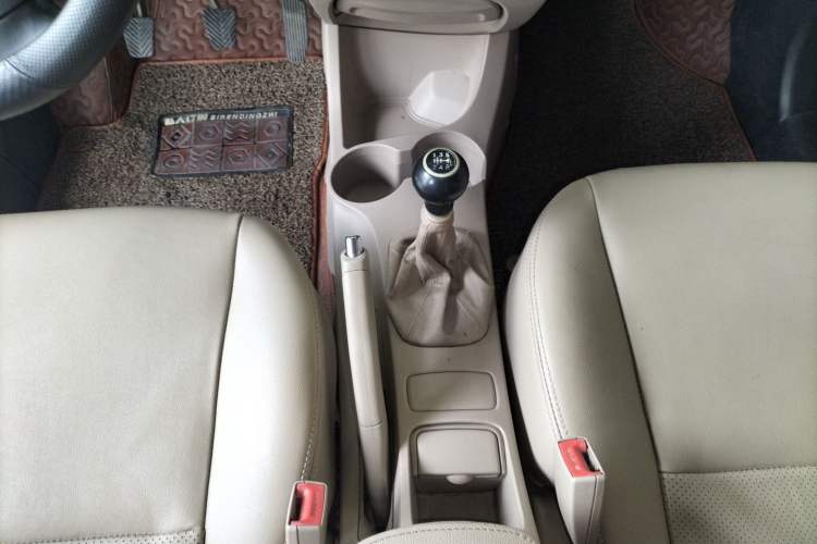 Used Kia Sportage 2013 2.0L Manual Two-Wheel Drive GL Trim Gear Lever