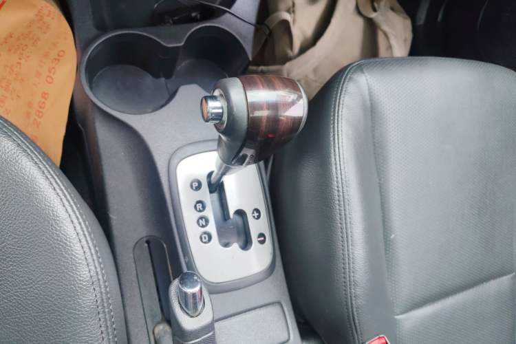 Used Kia Sportage 2013 2.0L Automatic Two-Wheel Drive GLS Trim Gear Lever