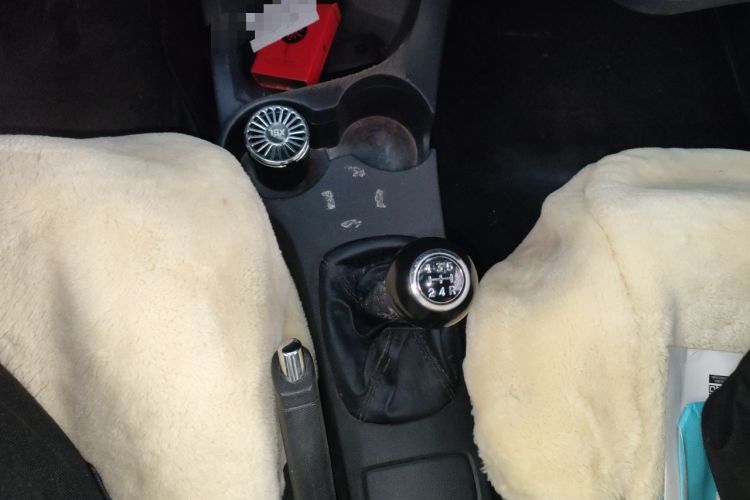 Used Kia Sportage 2013 2.0L Manual Two-Wheel Drive GLS Gear Lever
