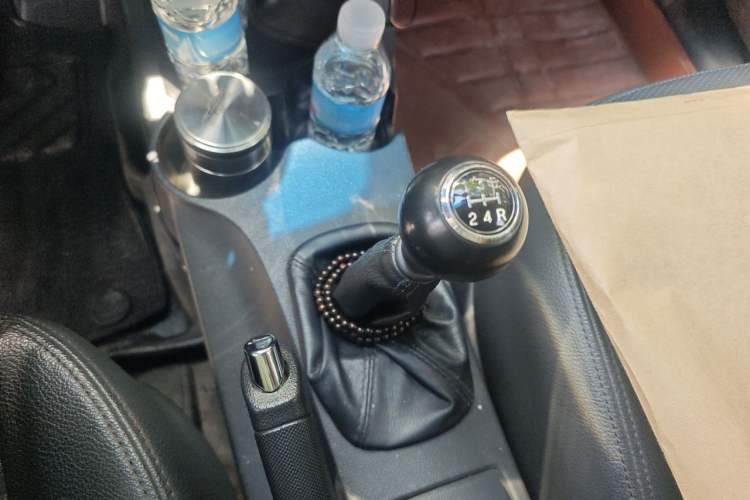 Used Kia Sportage 2013 2.0L Manual Two-Wheel Drive GLS Gear Lever