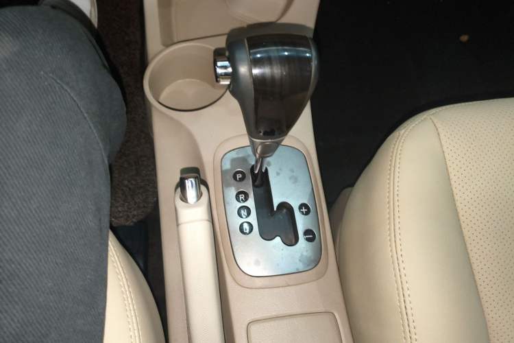 Used Kia Sportage 2013 2.0L Automatic Two-Wheel Drive GL Trim Gear Lever