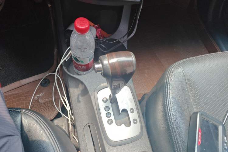 Used Kia Sportage 2013 2.0L Automatic Two-Wheel Drive GLS Trim Gear Lever