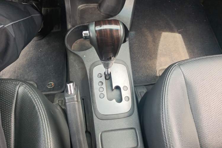 Used Kia Sportage 2013 2.0L Automatic Two-Wheel Drive GLS Trim Gear Lever